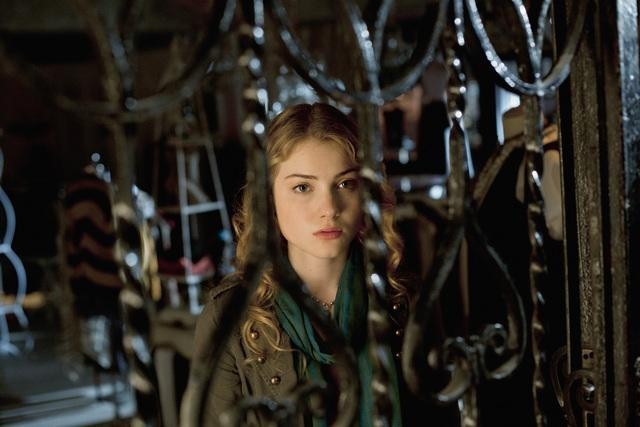 Still of Skyler Samuels in The Nine Lives of Chloe King (2011)