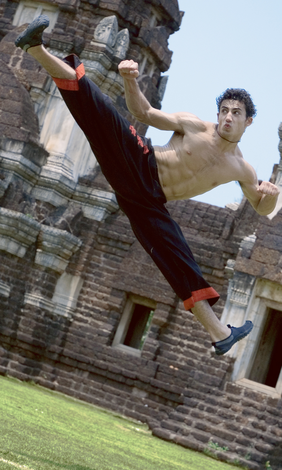 Dean Alexandrou, Jump Split Kick.