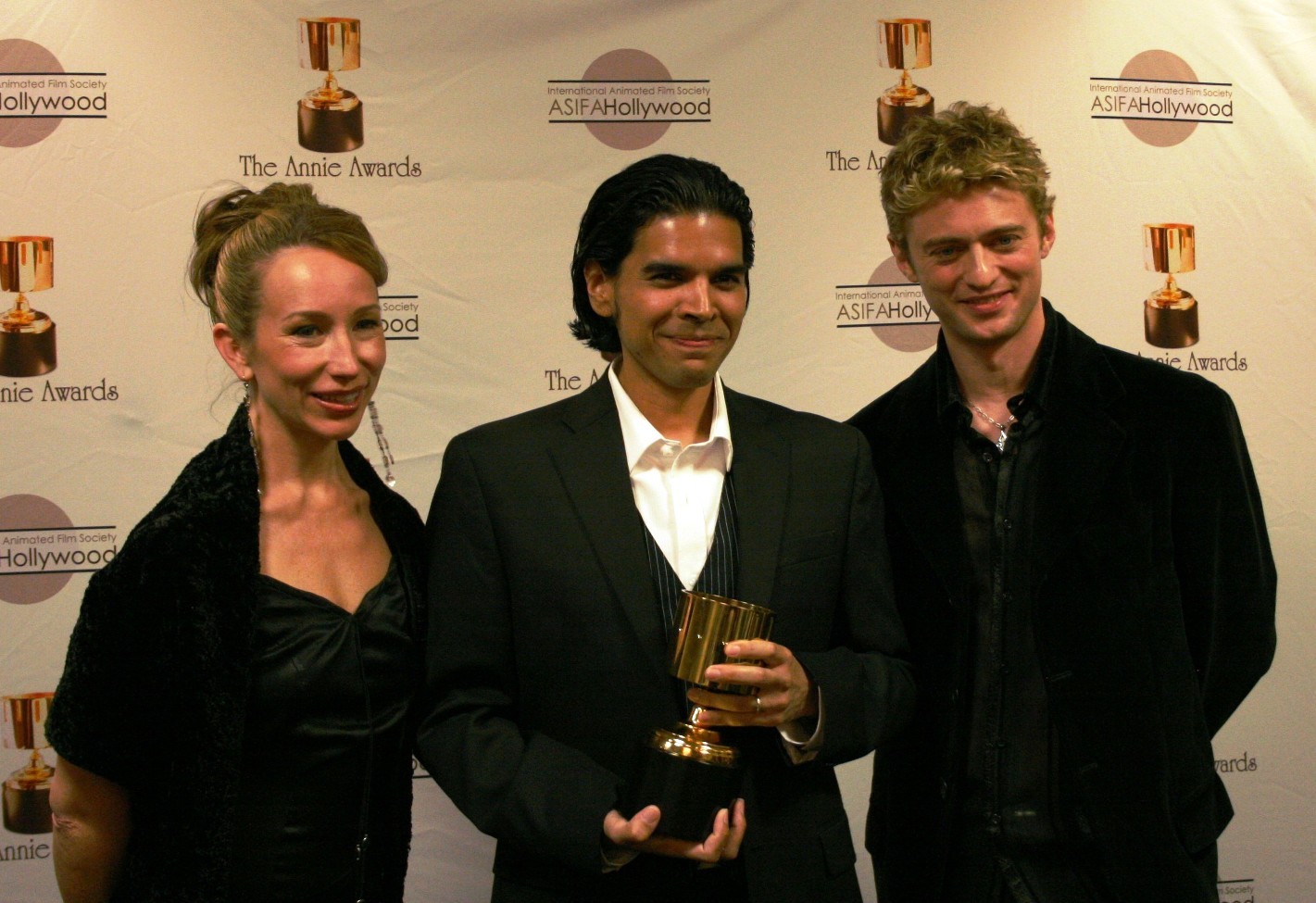 Presenters Jennifer Taylor Lawrence and Crispin Freeman, with Joby Otero (center), winner of best animated video game for Kung Fu Panda