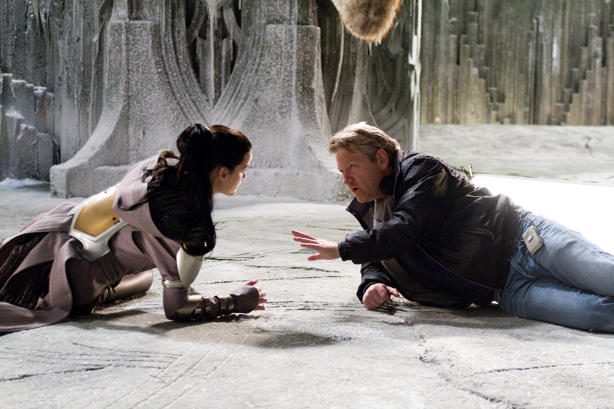 Still of Kenneth Branagh and Jaimie Alexander in Toras (2011)