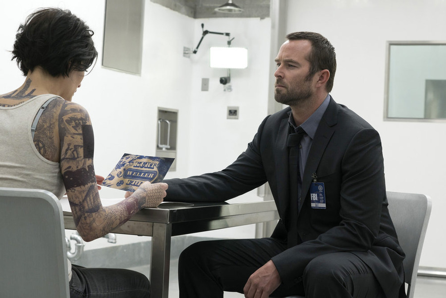 Still of Sullivan Stapleton and Jaimie Alexander in Blindspot (2015)