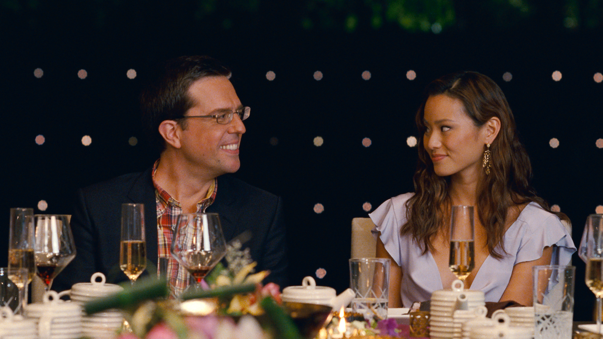 Still of Ed Helms and Jamie Chung in Pagirios Tailande (2011)