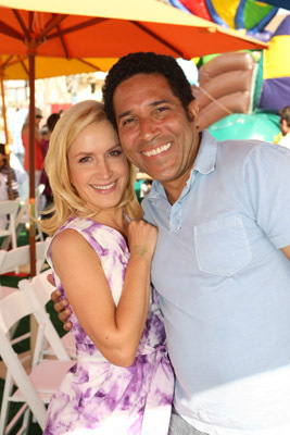 Oscar Nuñez and Angela Kinsey at event of Furry Vengeance (2010)