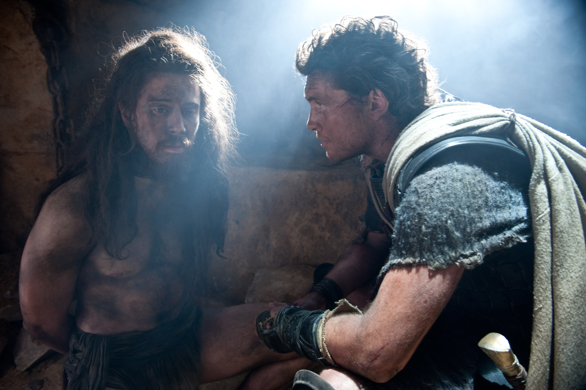 Still of Sam Worthington and Toby Kebbell in Titanu inirsis (2012)