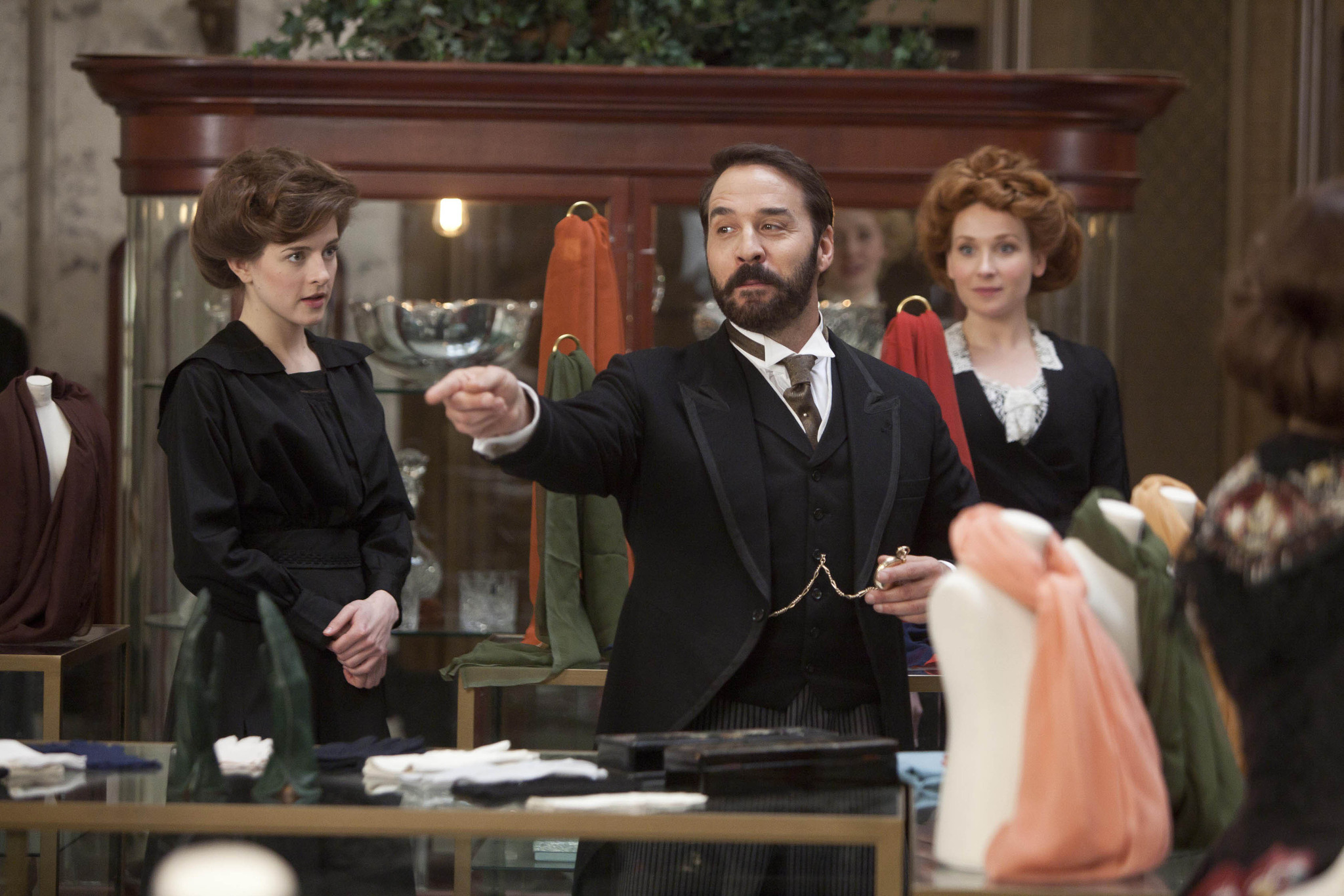 Still of Jeremy Piven, Aisling Loftus and Amy Beth Hayes in Mr Selfridge (2013)
