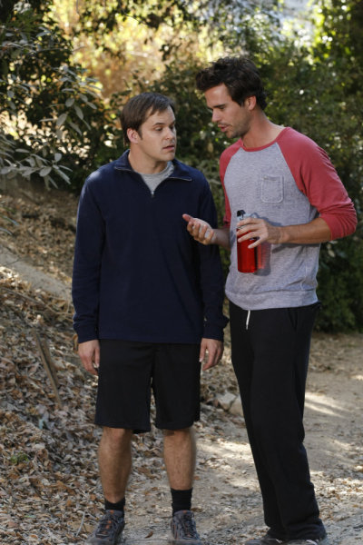Still of Kyle Bornheimer and Hayes MacArthur in Perfect Couples (2010)