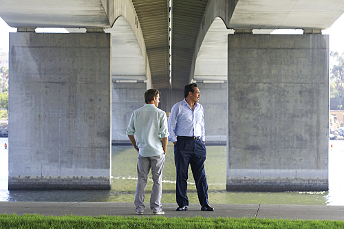 Still of Jimmy Smits and Michael C. Hall in Deksteris (2006)