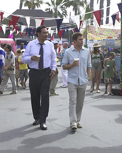 Still of Jimmy Smits and Michael C. Hall in Deksteris (2006)