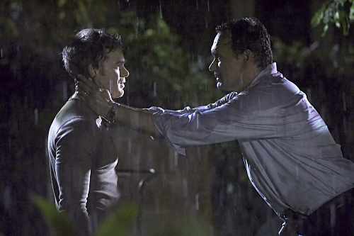 Still of Jimmy Smits and Michael C. Hall in Deksteris (2006)