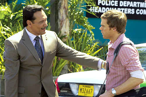 Still of Jimmy Smits and Michael C. Hall in Deksteris (2006)