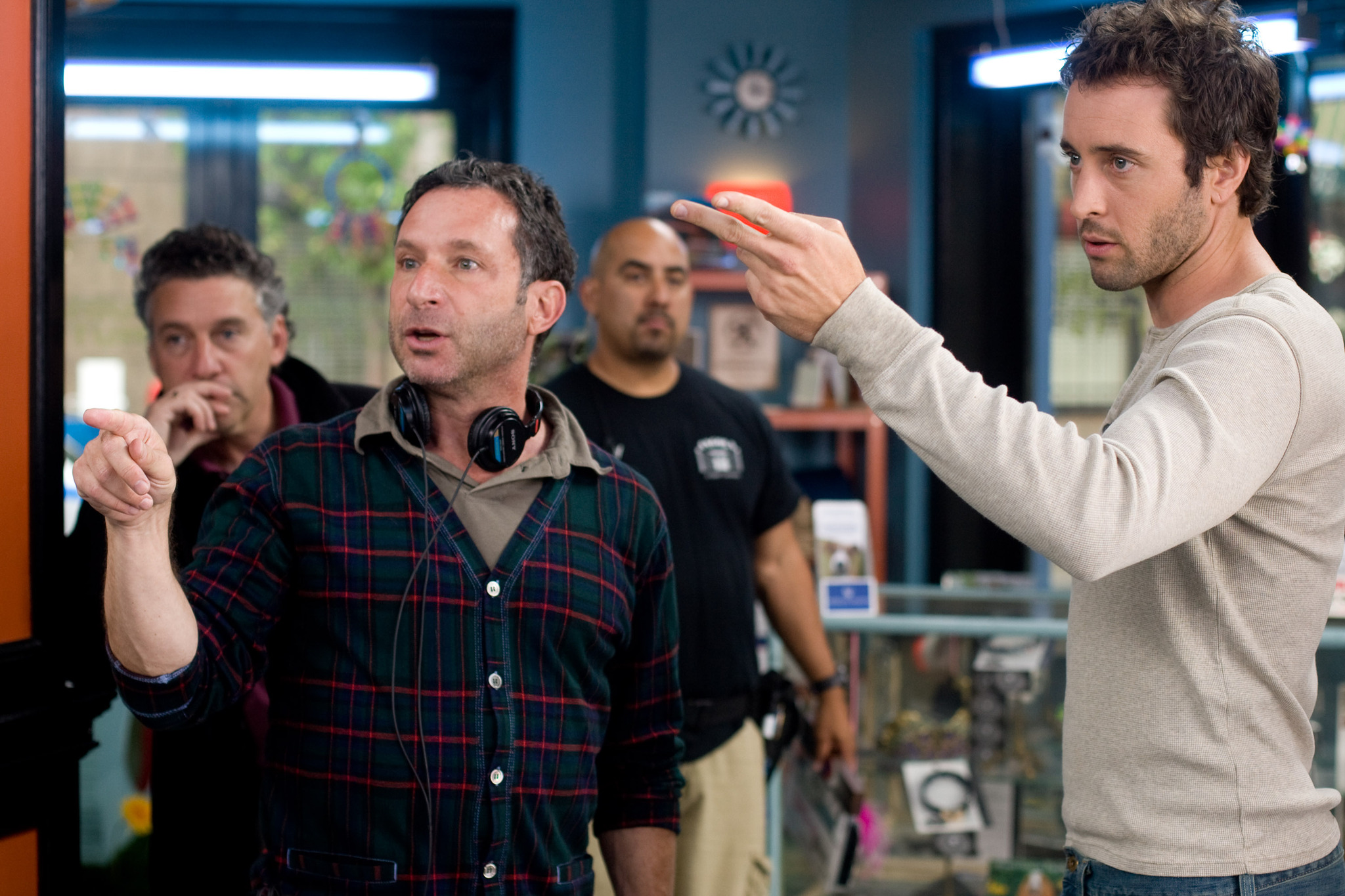 Still of Alan Poul and Alex O'Loughlin in Atsarginis planas (2010)