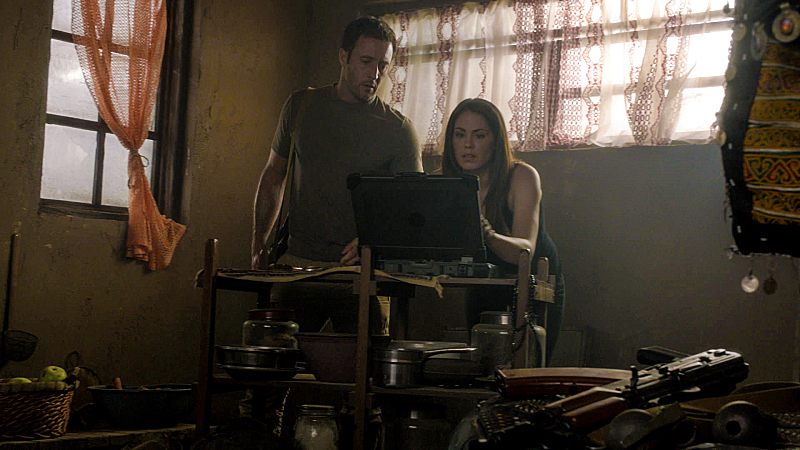 Still of Michelle Borth and Alex O'Loughlin in Hawaii Five-0 (2010)