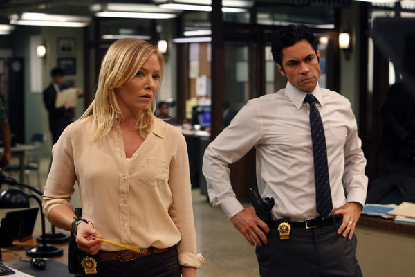 Still of Danny Pino and Kelli Giddish in Law & Order: Special Victims Unit (1999)