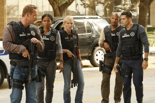 Still of Cole Hauser, Rose Rollins and Kelli Giddish in Chase (2010)