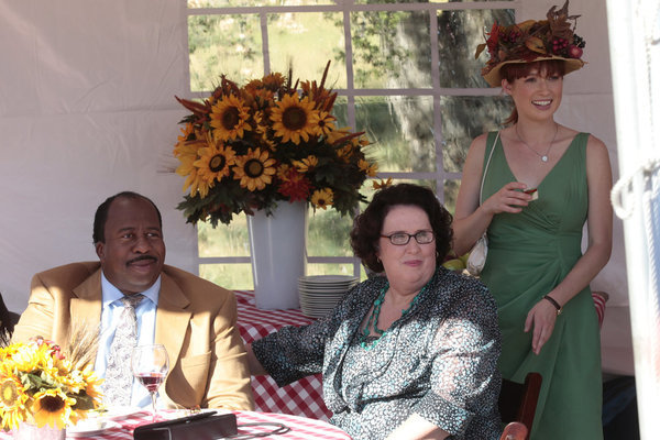 Still of Phyllis Smith, Leslie David Baker and Ellie Kemper in The Office (2005)