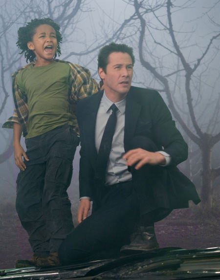 Still of Keanu Reeves and Jaden Smith in The Day the Earth Stood Still (2008)