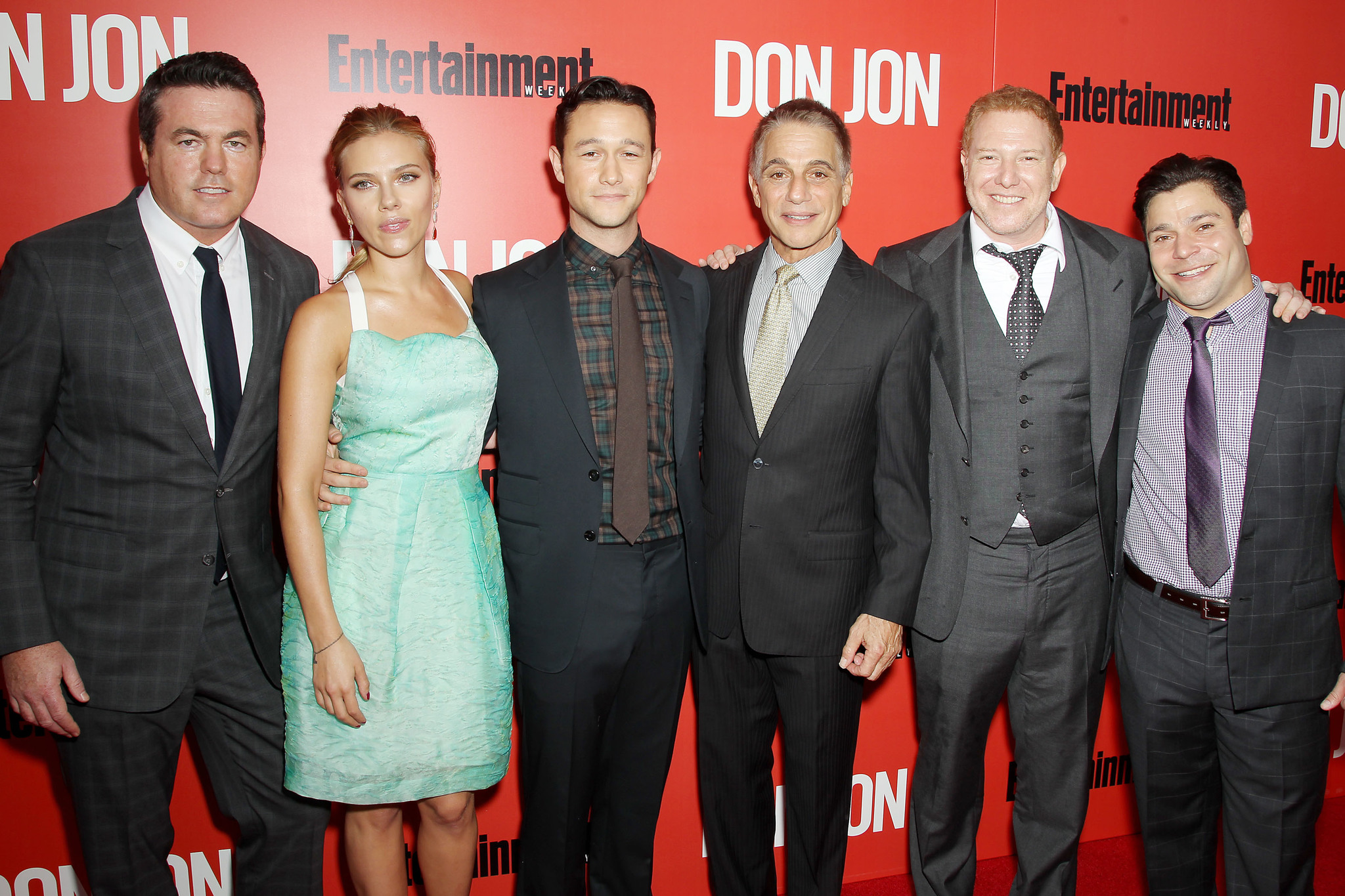 Tony Danza, Joseph Gordon-Levitt, Scarlett Johansson, Tucker Tooley, Ryan Kavanaugh and Jeremy Luc at event of Don Zuanas (2013)