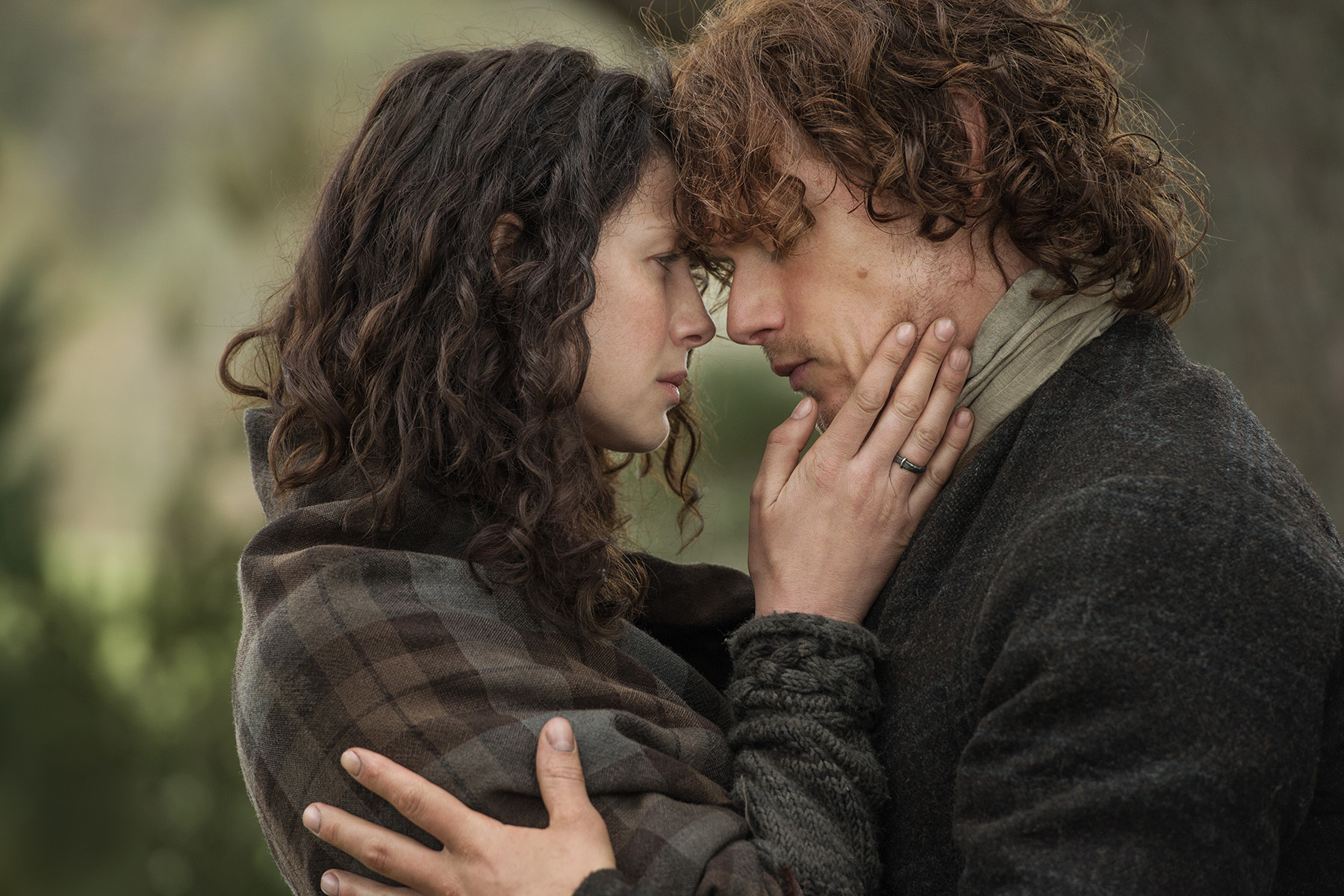 Still of Sam Heughan and Caitriona Balfe in Outlander (2014)