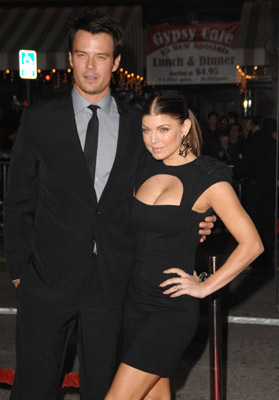 Fergie and Josh Duhamel at event of Nine (2009)