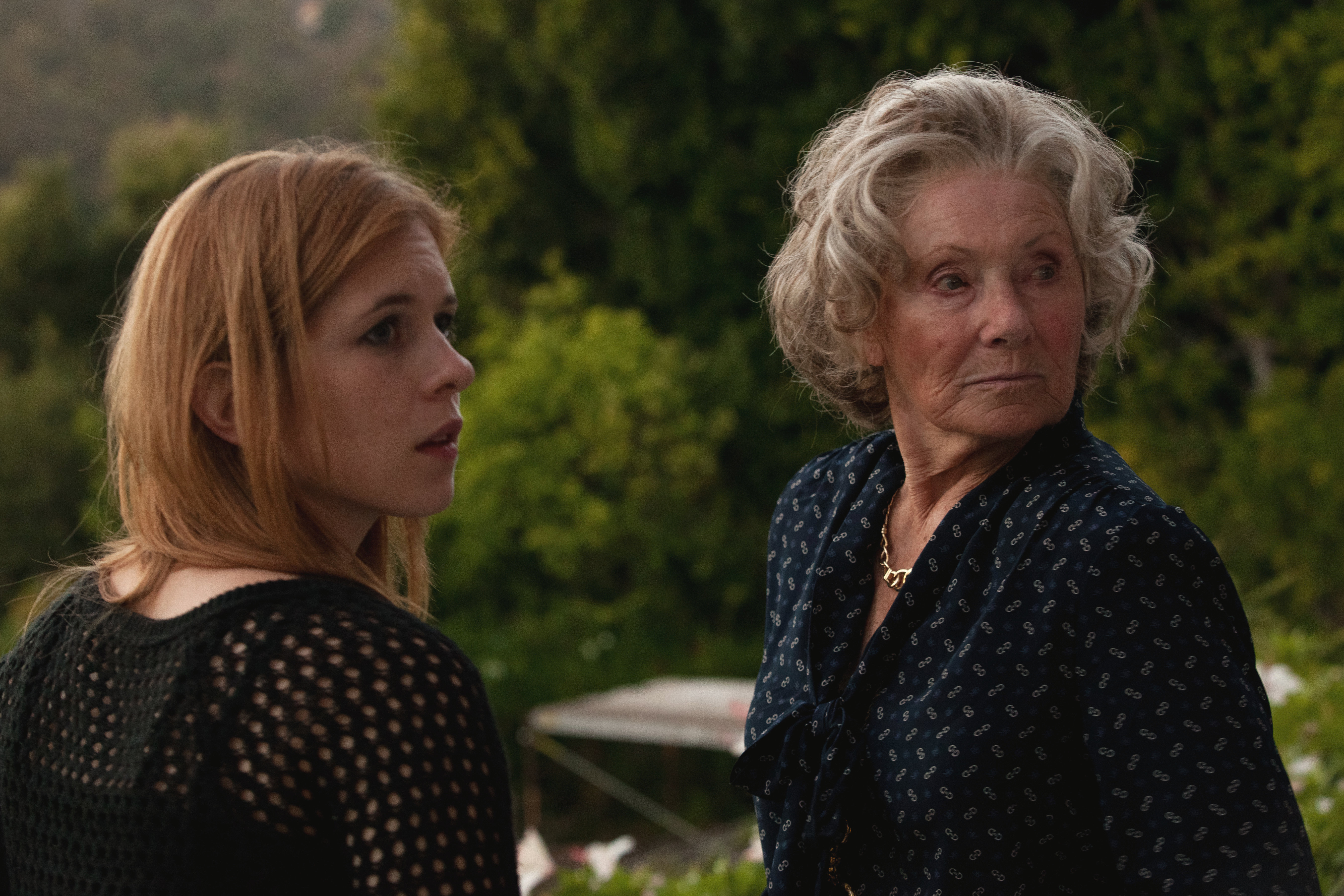 Marion Ross and Magda Apanowicz in A Reason (2014)