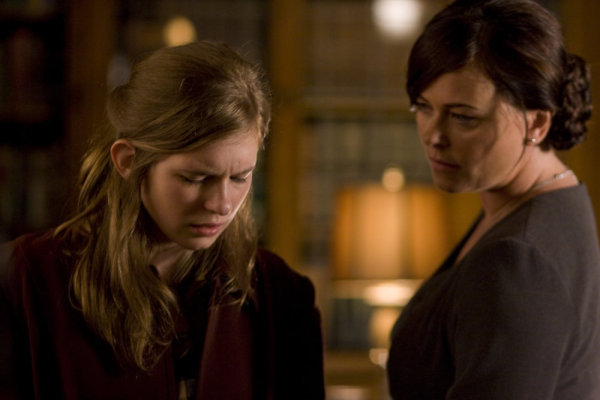 Still of Polly Walker and Magda Apanowicz in Caprica (2009)