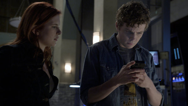 Still of Erik Knudsen and Magda Apanowicz in Continuum (2012)