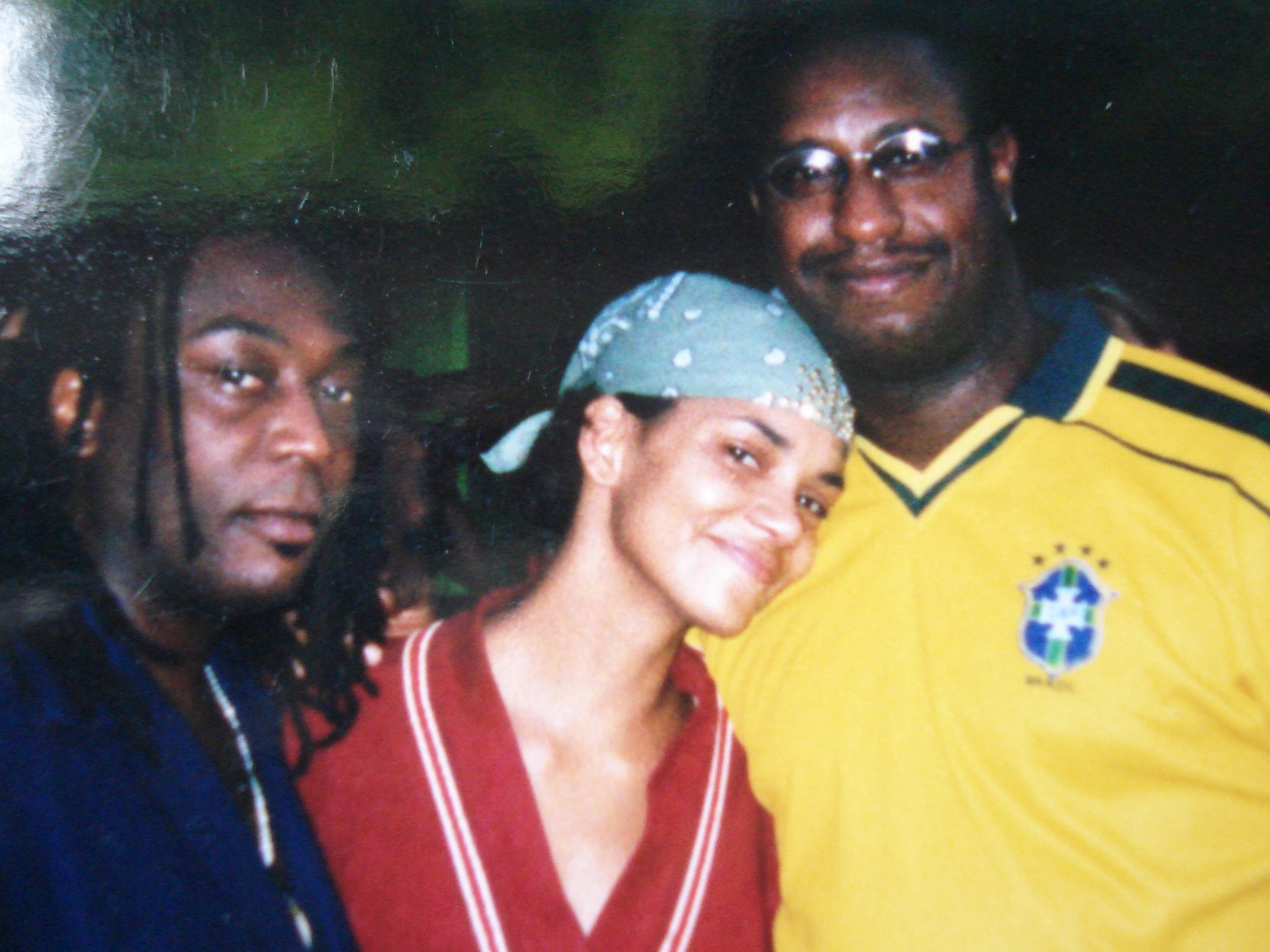 Sterfon Demmings, Halle Berry and Terence Rosemore on the set of Monster's Ball.