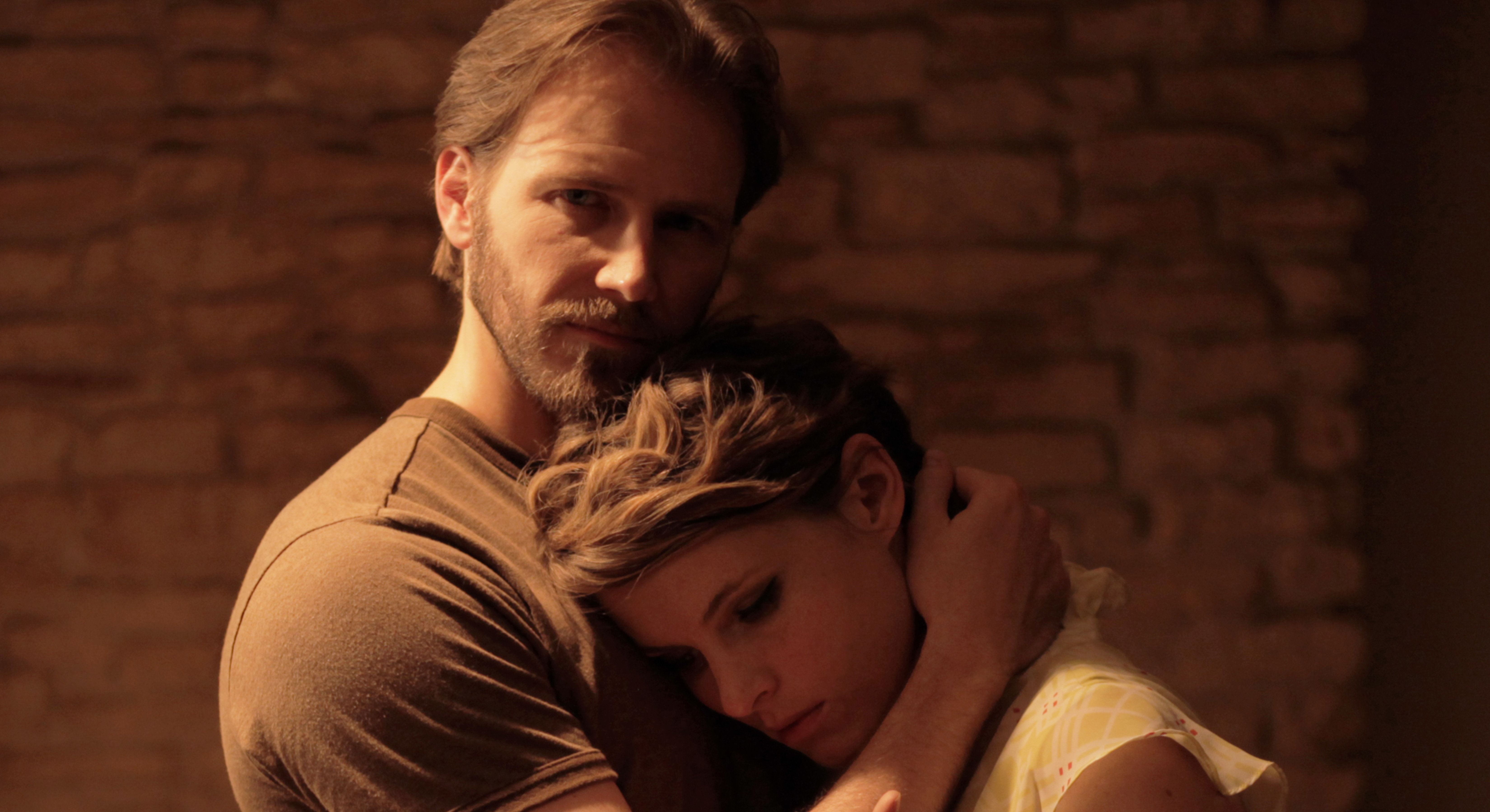 Still of Gabe (Bill Heck) and Shannon (Amy Seimetz) from Pit Stop