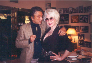 ROBERT EVANS & JEANE CARMEN in his office at PARAMOUNT STUDIOS. Note: JEANNE CARMEN was a TOP MODEL for ROBERT EVANS clothing line EVAN-PICONE in New York in the 1950's