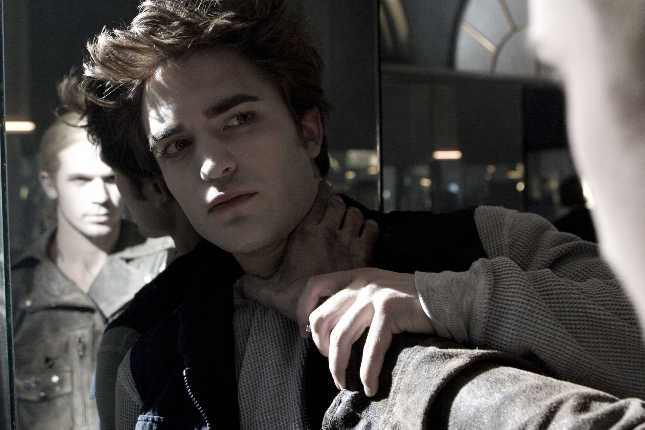 Still of Robert Pattinson and Cam Gigandet in Twilight (2008)