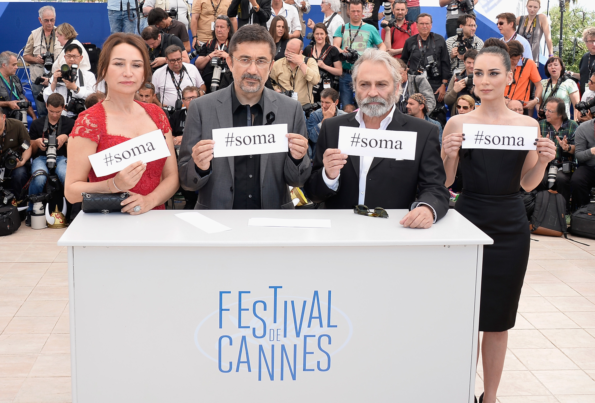 Demet Akbag, Haluk Bilginer and Melisa Sözen at event of Kis uykusu (2014)