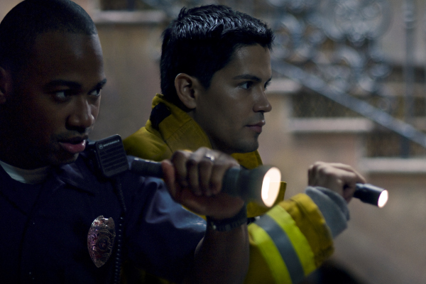 Still of Jay Hernandez and Columbus Short in Quarantine (2008)