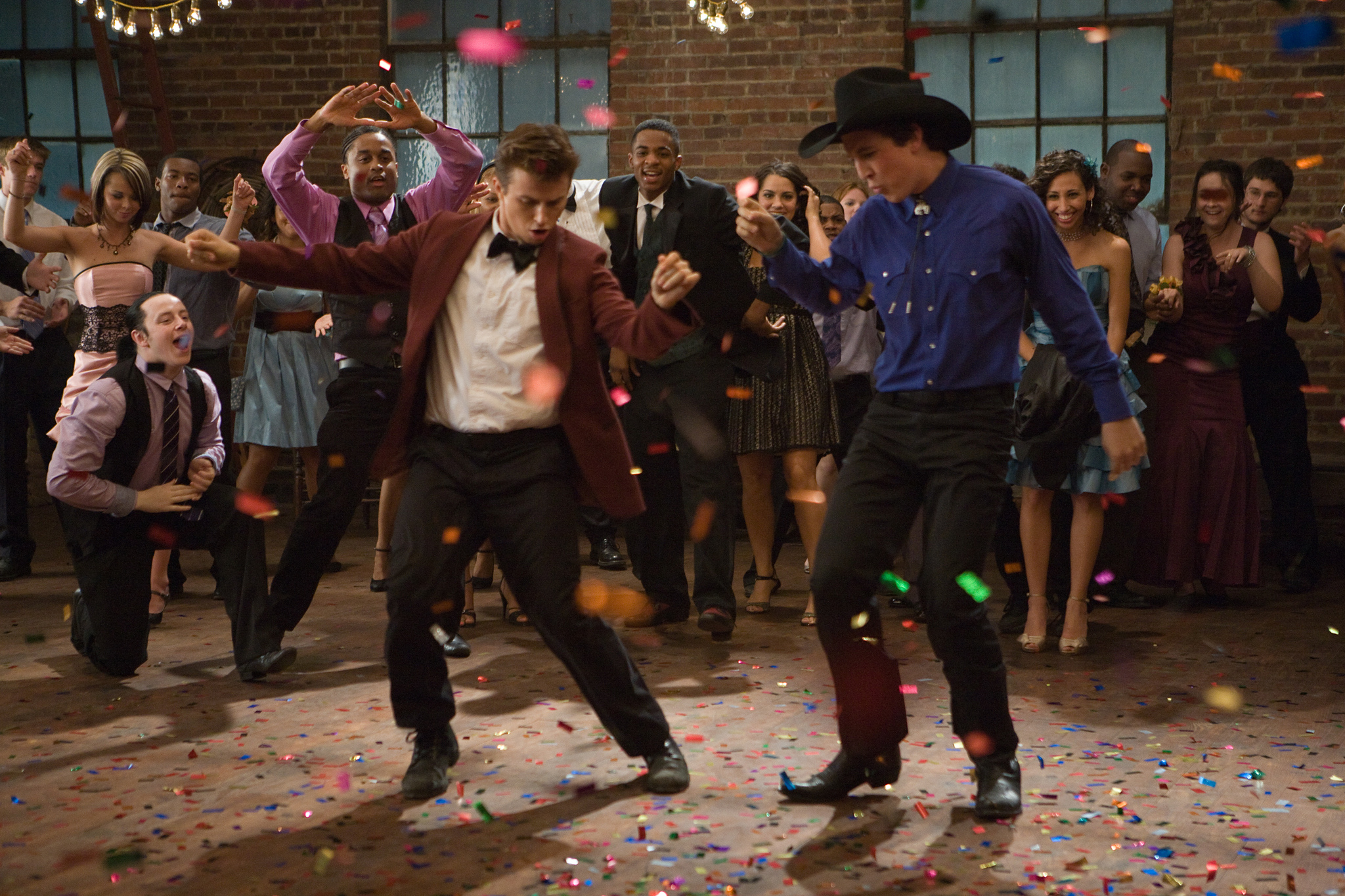 Still of Kenny Wormald and Miles Teller in Pamise del sokiu (2011)