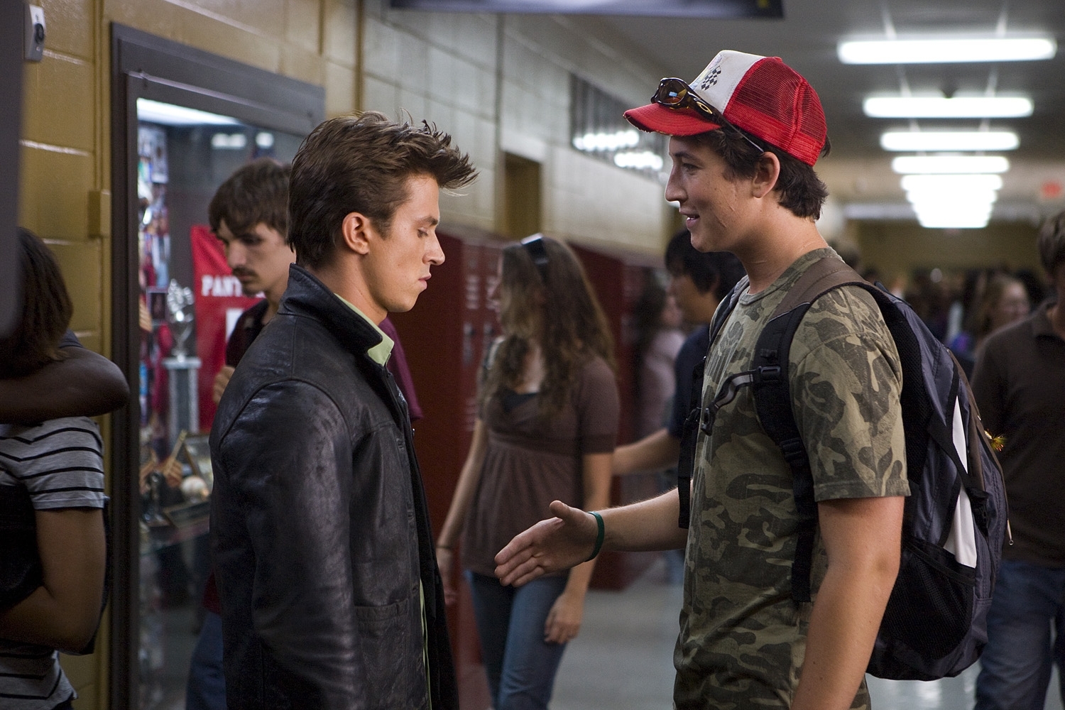 Still of Kenny Wormald and Miles Teller in Pamise del sokiu (2011)