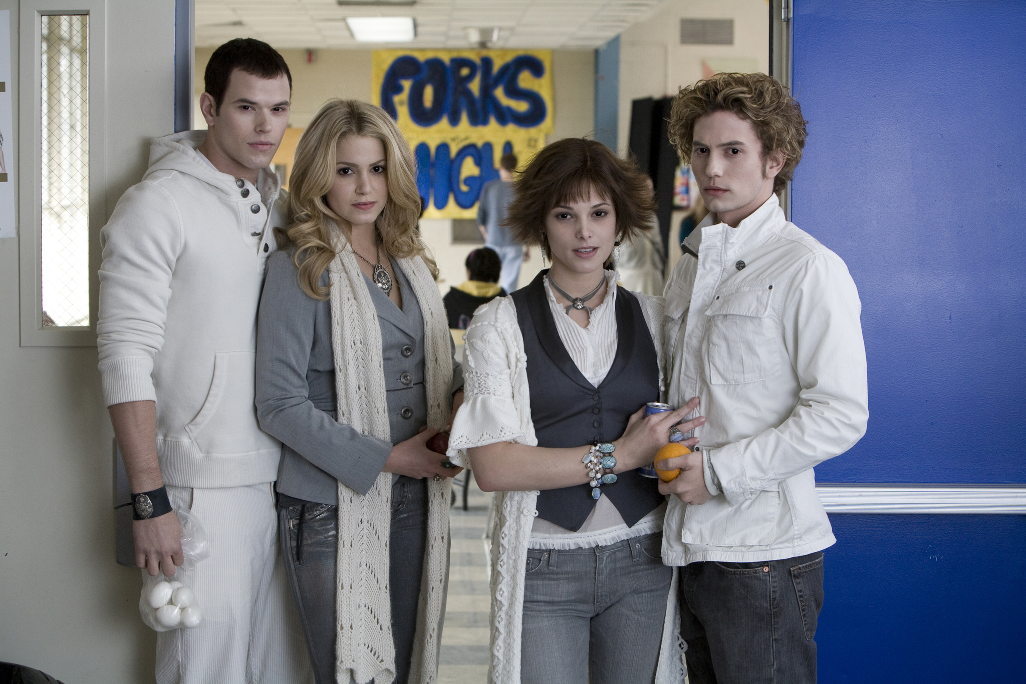 Still of Nikki Reed, Kellan Lutz, Jackson Rathbone and Ashley Greene in Twilight (2008)