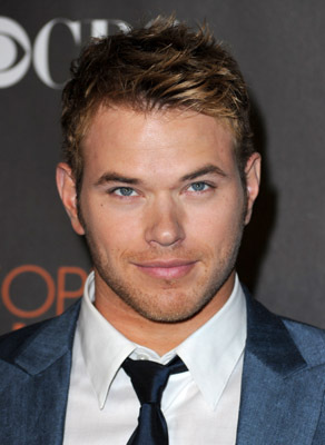 Kellan Lutz at event of The 36th Annual People's Choice Awards (2010)