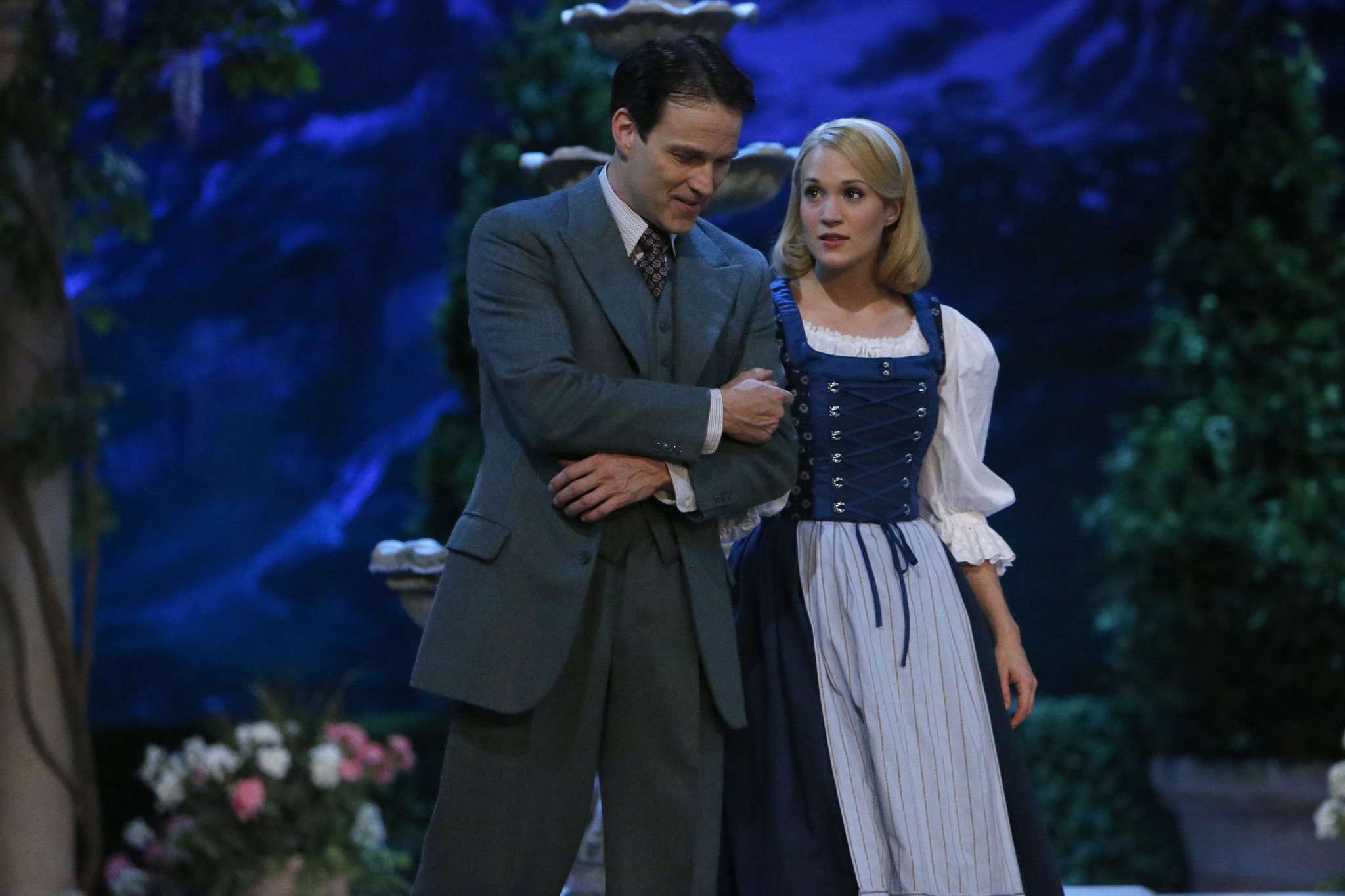 Still of Stephen Moyer and Carrie Underwood in The Sound of Music Live! (2013)