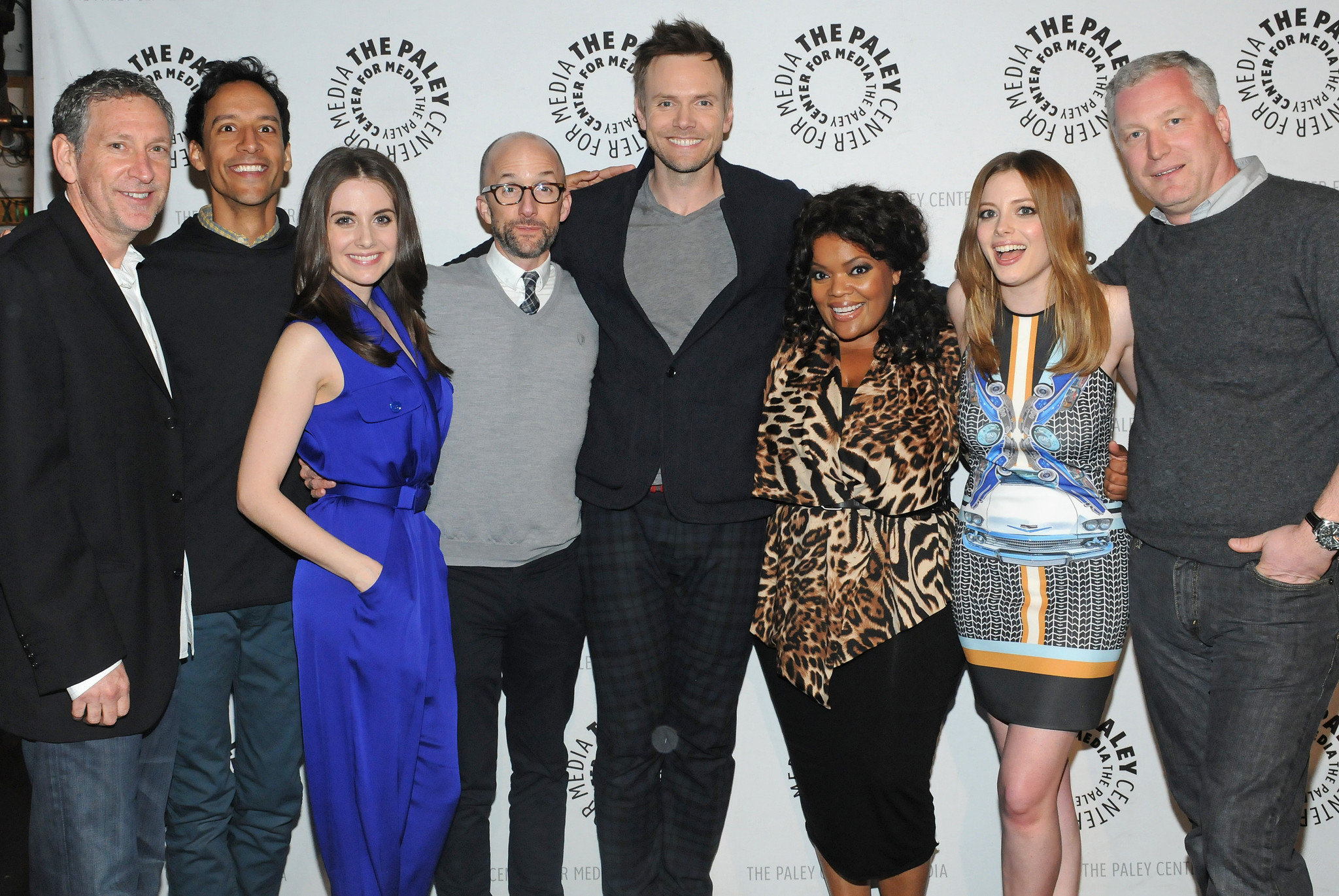 Joel McHale, Jim Rash, Yvette Nicole Brown, Alison Brie, Gillian Jacobs and Danny Pudi at event of Community (2009)