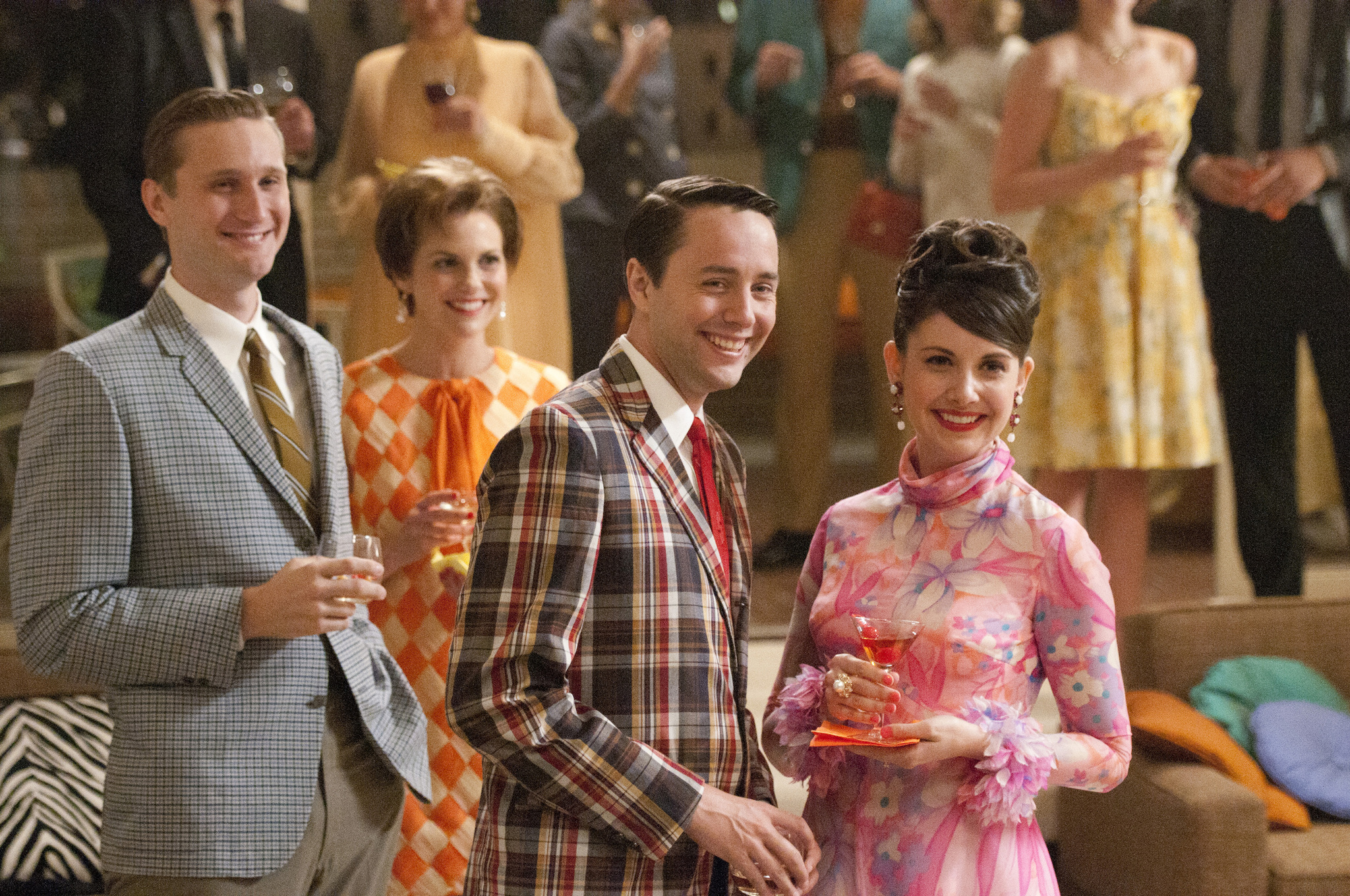 Still of Vincent Kartheiser, Larisa Oleynik, Alison Brie and Aaron Staton in MAD MEN. Reklamos vilkai (2007)