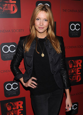 Katie Cassidy at event of Rizikinga erzinti diedukus (2010)