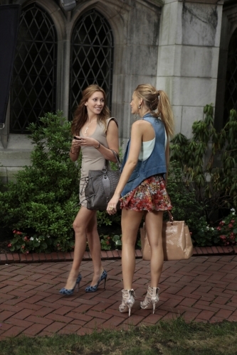 Still of Blake Lively and Katie Cassidy in Liezuvautoja (2007)