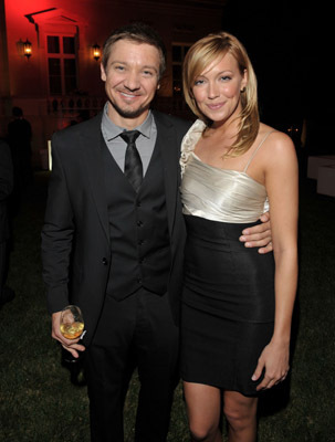 Jeremy Renner and Katie Cassidy