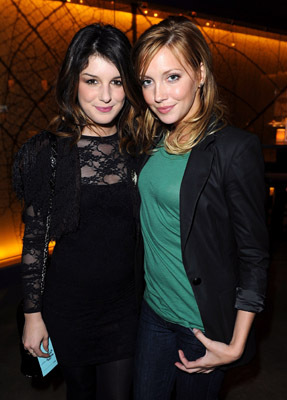 Shenae Grimes-Beech and Katie Cassidy