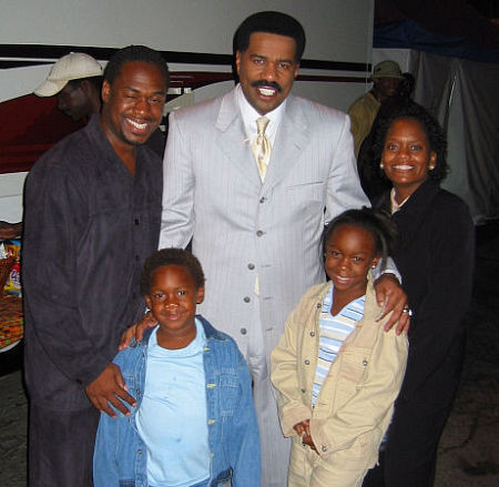 Jaishon and Jamai Fisher on Steve Harvey's Big Time, along with their parents Jimmy and Shawyne Fisher.