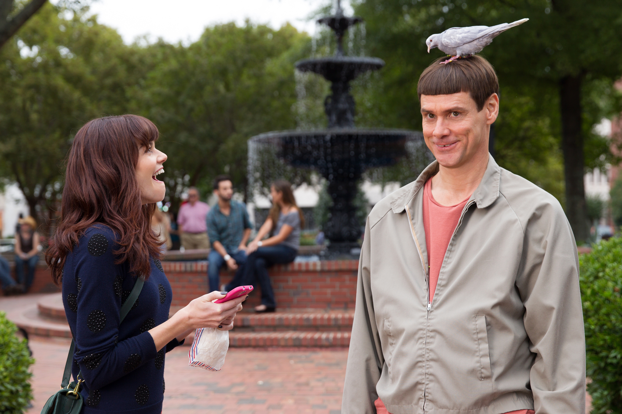 Still of Jim Carrey and Rachel Melvin in Bukas ir bukesnis 2 (2014)