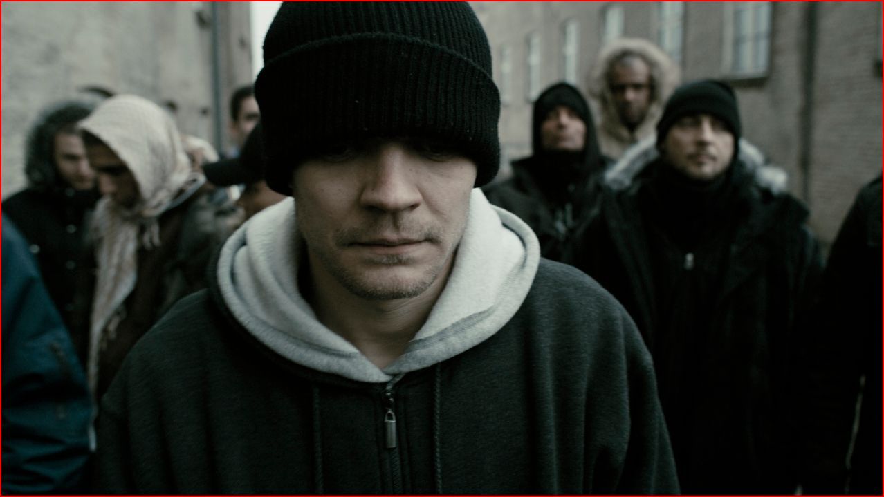 Still of Pilou Asbæk in R (2010)