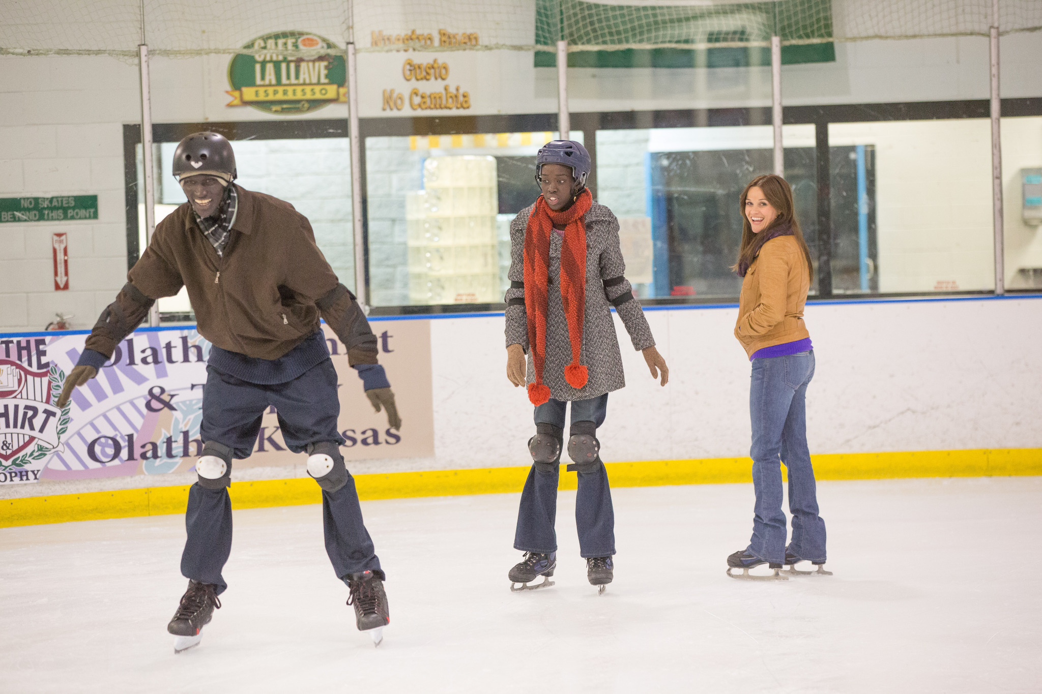 Still of Reese Witherspoon, Ger Duany and Kuoth Wiel in The Good Lie (2014)