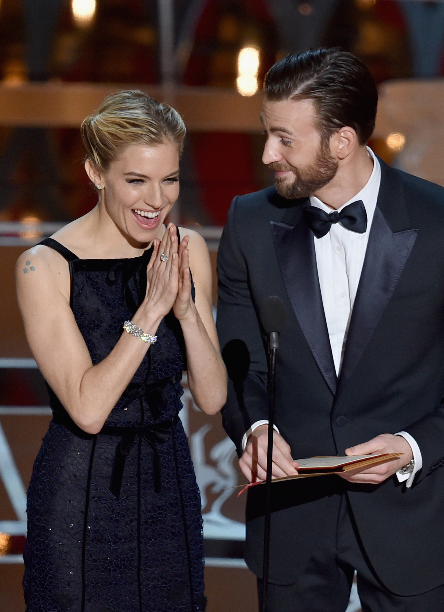Chris Evans and Sienna Miller at event of The Oscars (2015)