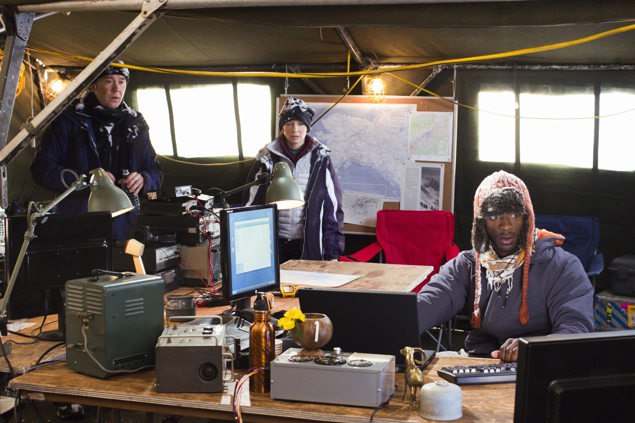 Still of Timothy Hutton, Aldis Hodge and Haley Talbot in Svieto lygintojai (2008)