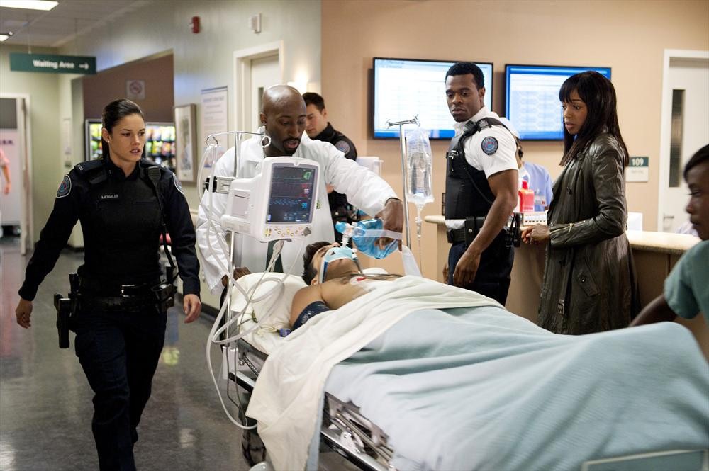 Still of Ben Bass, Lyriq Bent, Enuka Okuma, Peter Mooney, Missy Peregrym and Kevin Yeboah in Rookie Blue (2010)